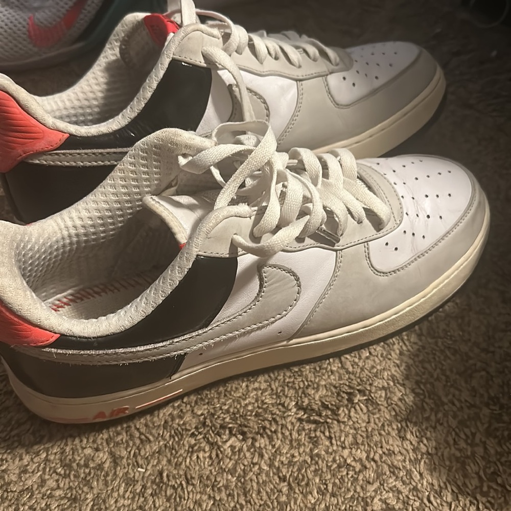 Air Force 1 Premium Edition 2008 Men’s size 13 without box and no insoles.